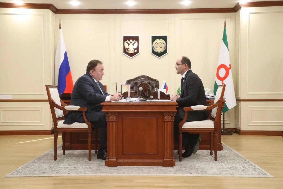 Глава Ингушетии обсудил итоги 2025 года с мэром Карабулака Глава Ингушетии обсудил итоги 2025 года с мэром Карабулака