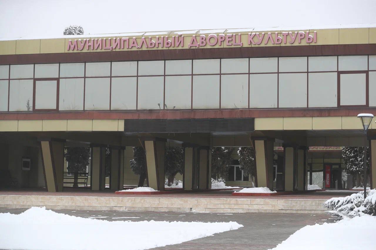 В рамках нацпроекта «Семья» в Назрани продолжается обновление Дворца культуры
