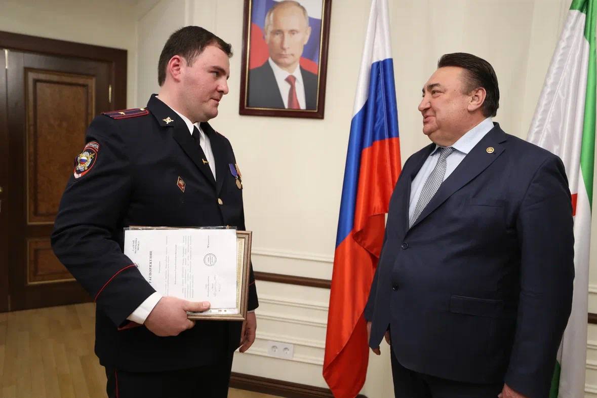 Призеру конкурса «Народный участковый» вручили благодарность Главы Ингушетии Призеру конкурса «Народный участковый» вручили благодарность Главы Ингушетии