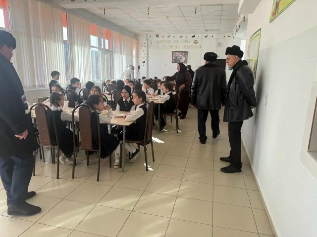 Ингушские единороссы оценили качество горячего питания в школе села Галашки