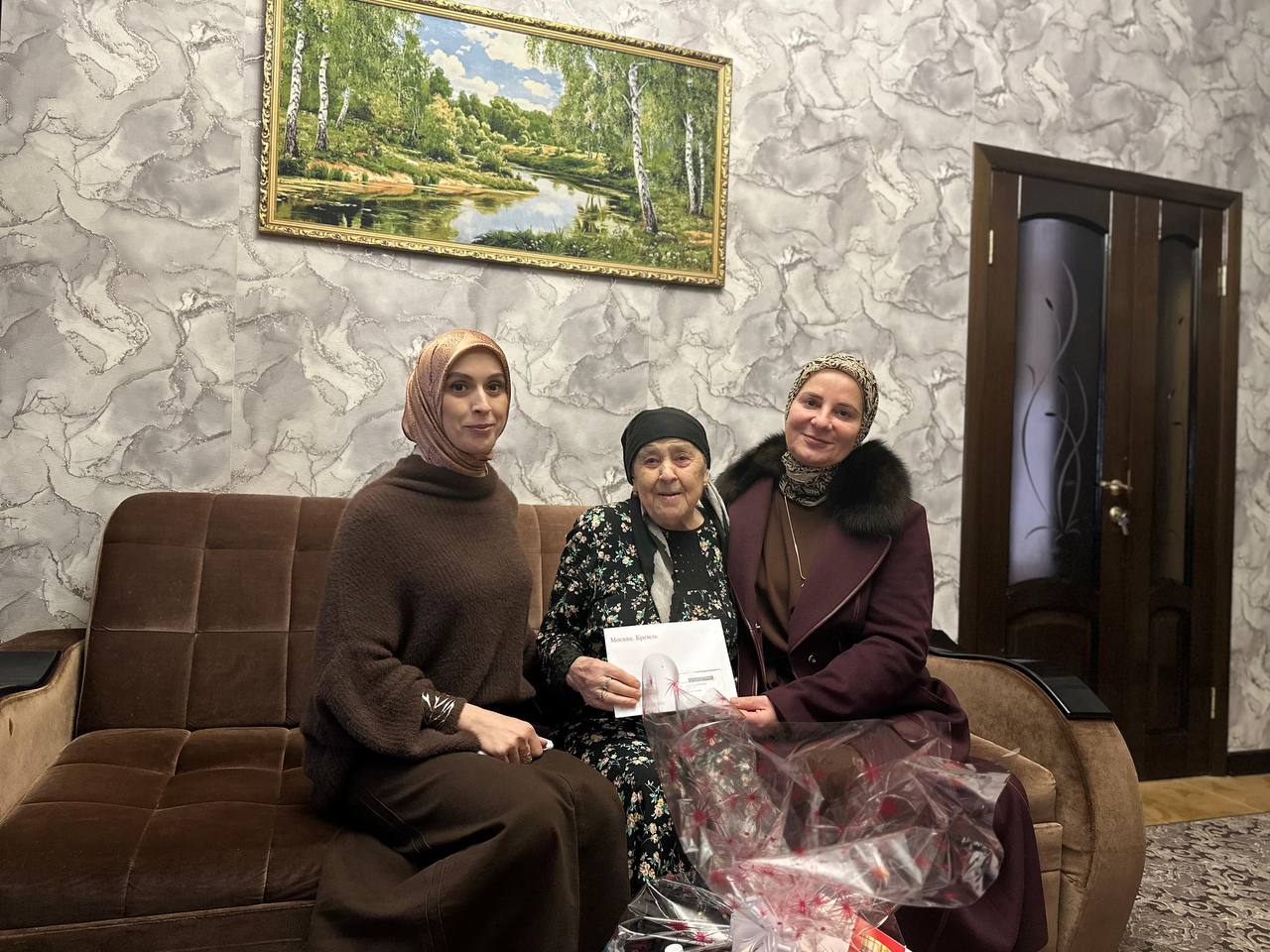 Президент России поздравил с 90-летием жительницу Малгобека