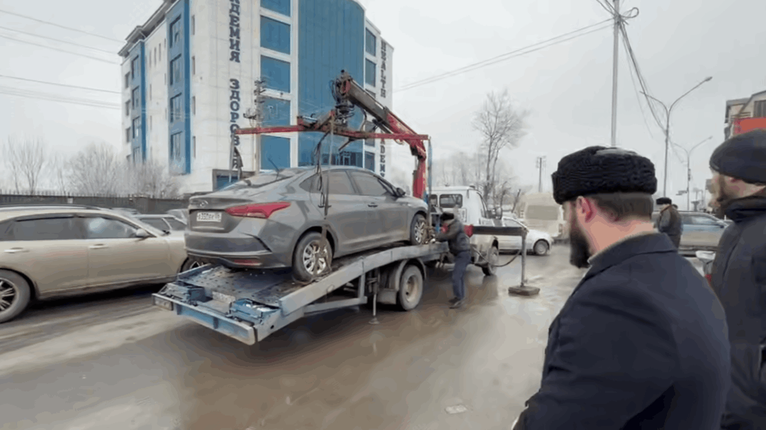 В Назрани продолжаются мероприятия по борьбе с хаотичной парковкой