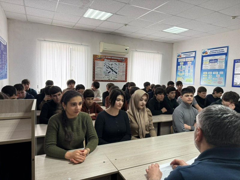 Сотрудник центра «Э» МВД Ингушетии напомнил студентам об уловках террористов Сотрудник центра «Э» МВД Ингушетии напомнил студентам об уловках террористов