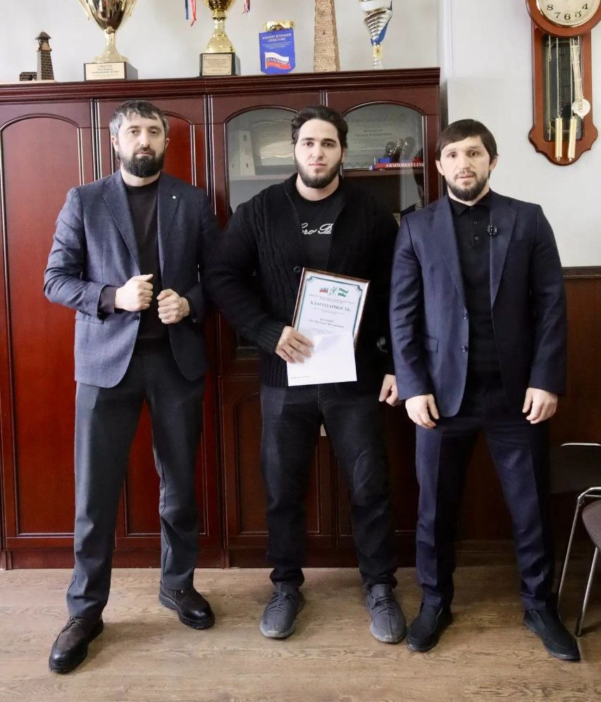В Ингушетии чествовали обладателя Кубка России, тяжелоатлета Хас-Магомеда Балаева В Ингушетии чествовали обладателя Кубка России, тяжелоатлета Хас-Магомеда Балаева