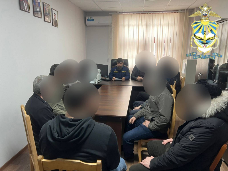 Сотрудник центра «Э» МВД Ингушетии провел профилактическое беседу с осужденными