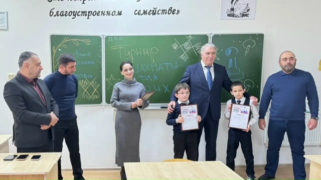 Ингушские единороссы организовали турнир «Шахматы для СВОих» среди учащихся Ингушские единороссы организовали турнир «Шахматы для СВОих» среди учащихся