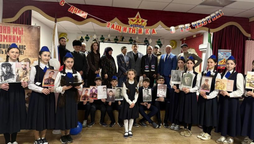 Две «Парты Героя» в память о погибших участниках СВО открыли в школе Карабулака