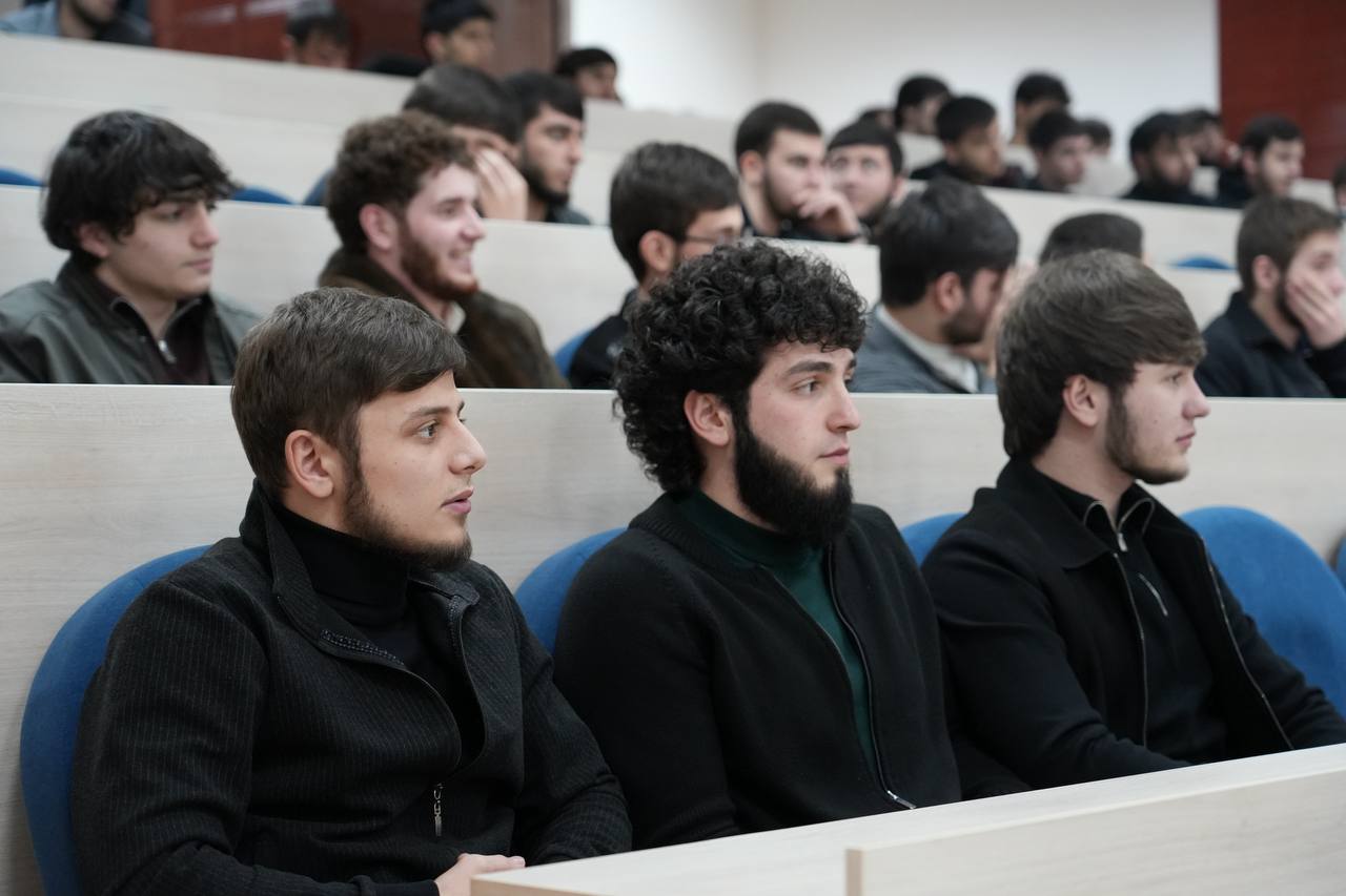 Студенты Госуниверситета Ингушетии встретились с офицерами Минобороны
