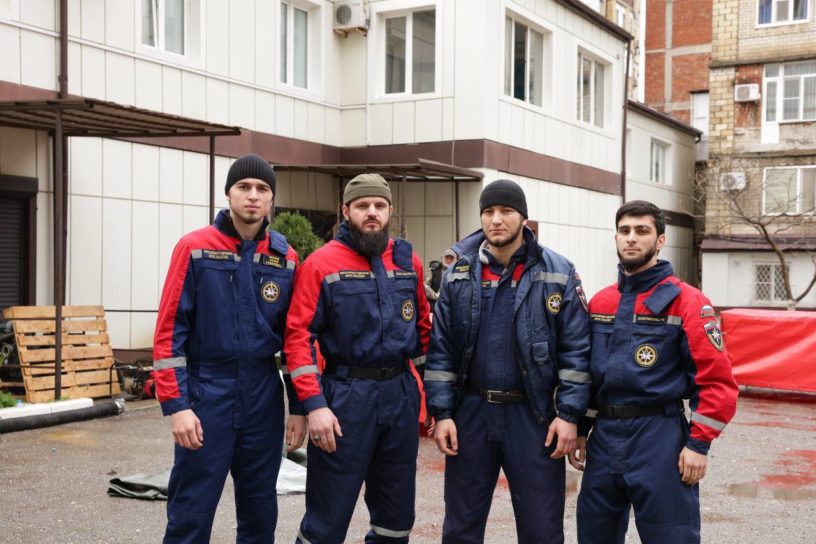 Добровольцы из Ингушетии помогают ликвидировать последствия паводка в Дагестане 