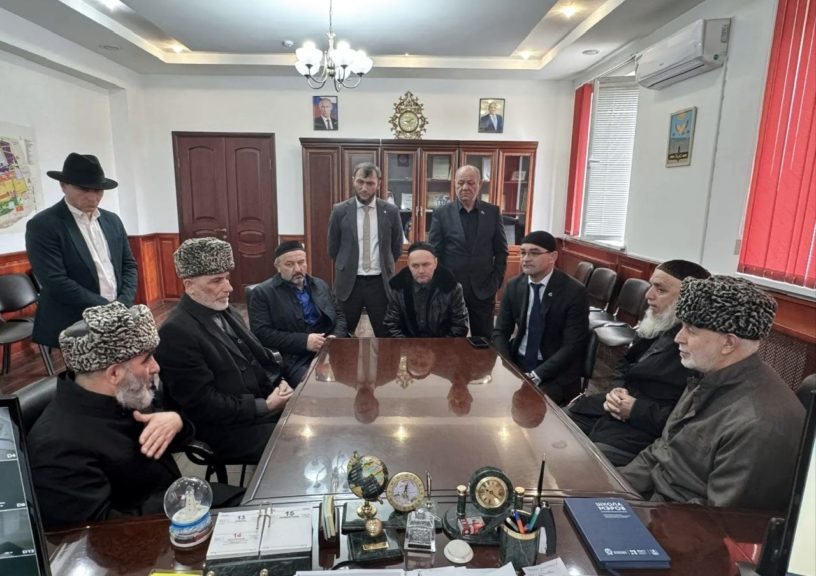 Мэр Карабулака Ингушетии обсудил актуальные вопросы с активными общественниками 