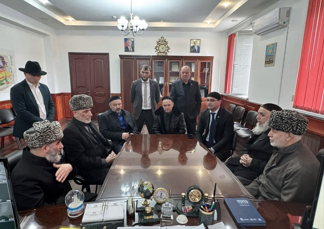 Мэр Карабулака Ингушетии обсудил актуальные вопросы с активными общественниками Мэр Карабулака Ингушетии обсудил актуальные вопросы с активными общественниками