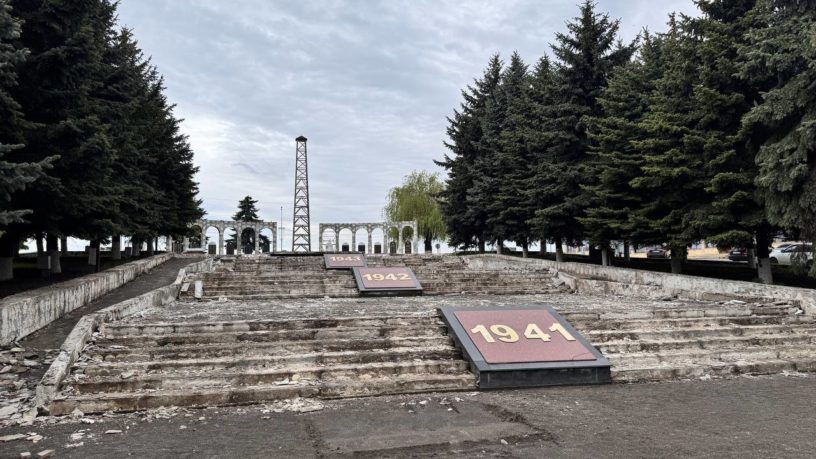 В Назрани благоустраивают Аллею Победы В Назрани благоустраивают Аллею Победы
