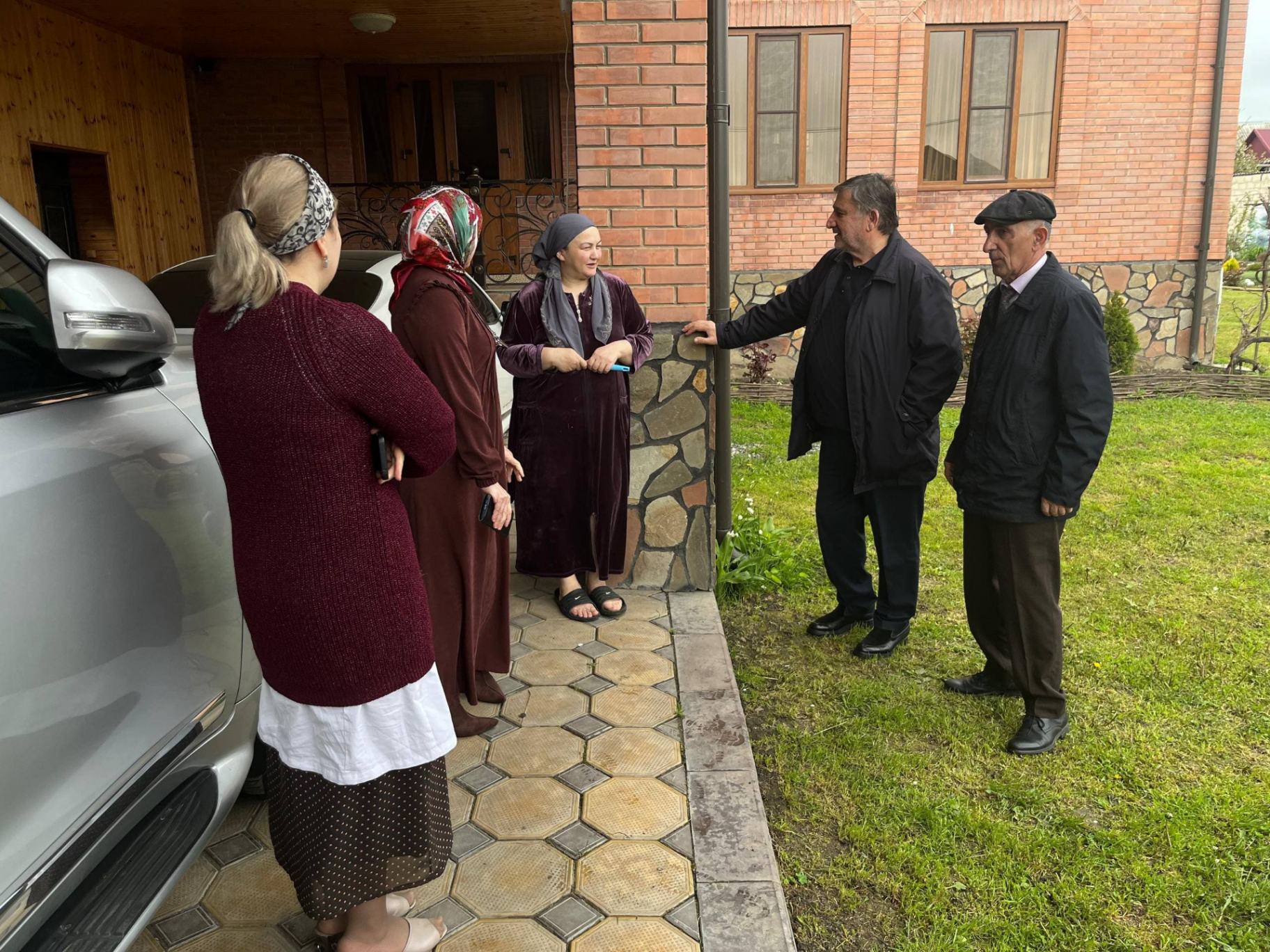 Социальные координаторы посетили семьи погибших бойцов в Карабулаке