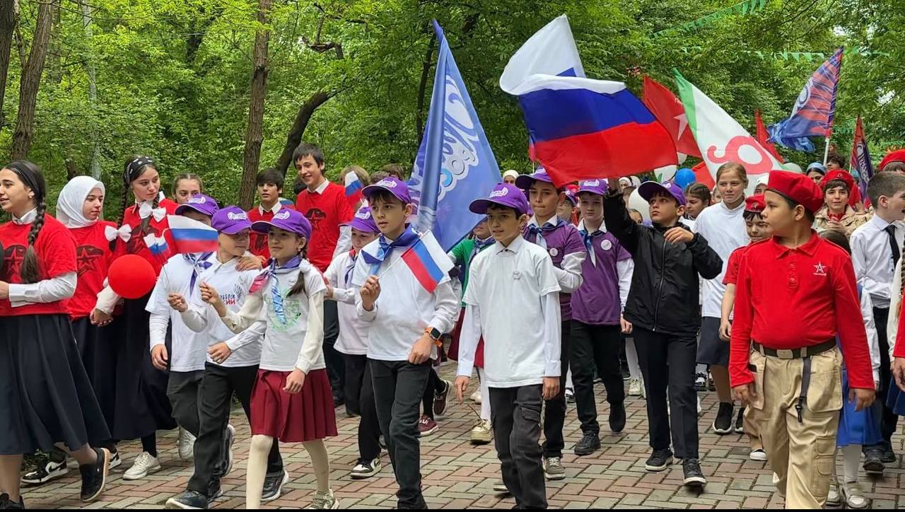 Шествие ко Дню детских общественных объединений прошло в Малгобеке