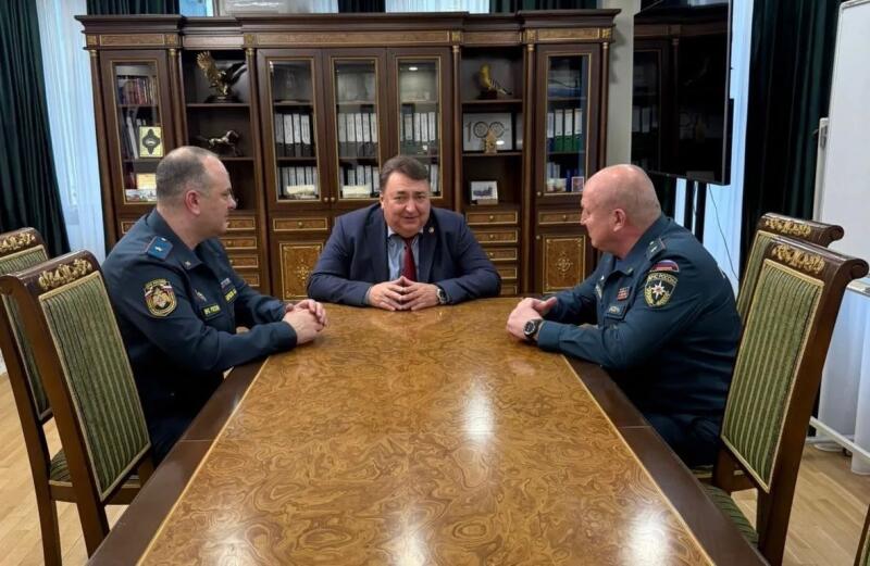 Вопросы безопасности обсудили премьер Ингушетии и представители МЧС России