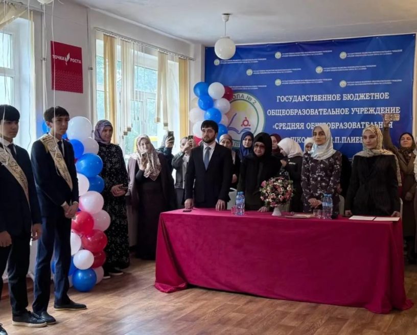 Председатель Коммолодежи Ингушетии поздравил выпускников в селе Плиево Председатель Коммолодежи Ингушетии поздравил выпускников в селе Плиево