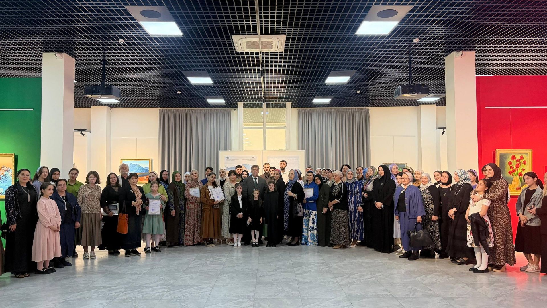 В Галерее Ингушетии открылась выставка «Мастер и ученики» В Галерее Ингушетии открылась выставка «Мастер и ученики»