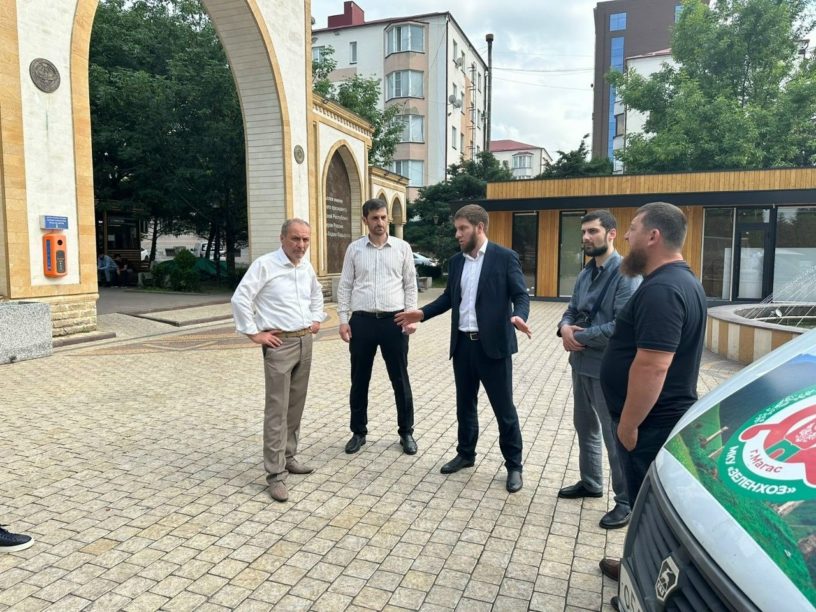 Ингушские единороссы проверили торговые павильоны на главной аллее Магаса