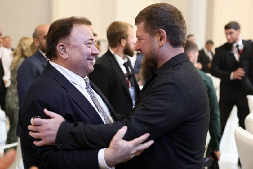 С Днем республики поздравил Главу и жителей Ингушетии Рамзан Кадыров