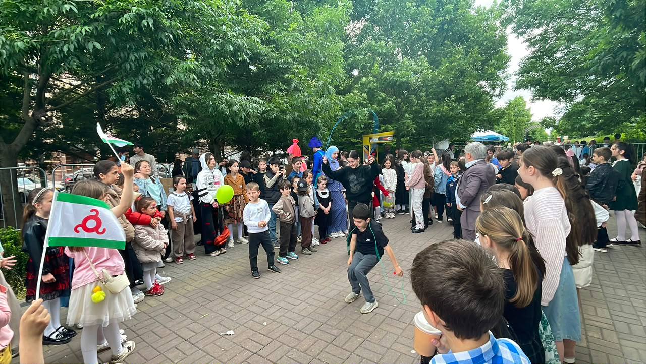 Семейный фестиваль ко Дню защиты детей прошел в Магасе Семейный фестиваль ко Дню защиты детей прошел в Магасе