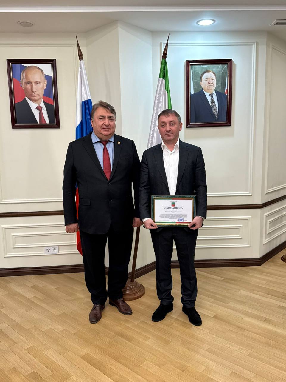 Премьер Ингушетии вручил общественникам награды от Главы Запорожской области Премьер Ингушетии вручил общественникам награды от Главы Запорожской области