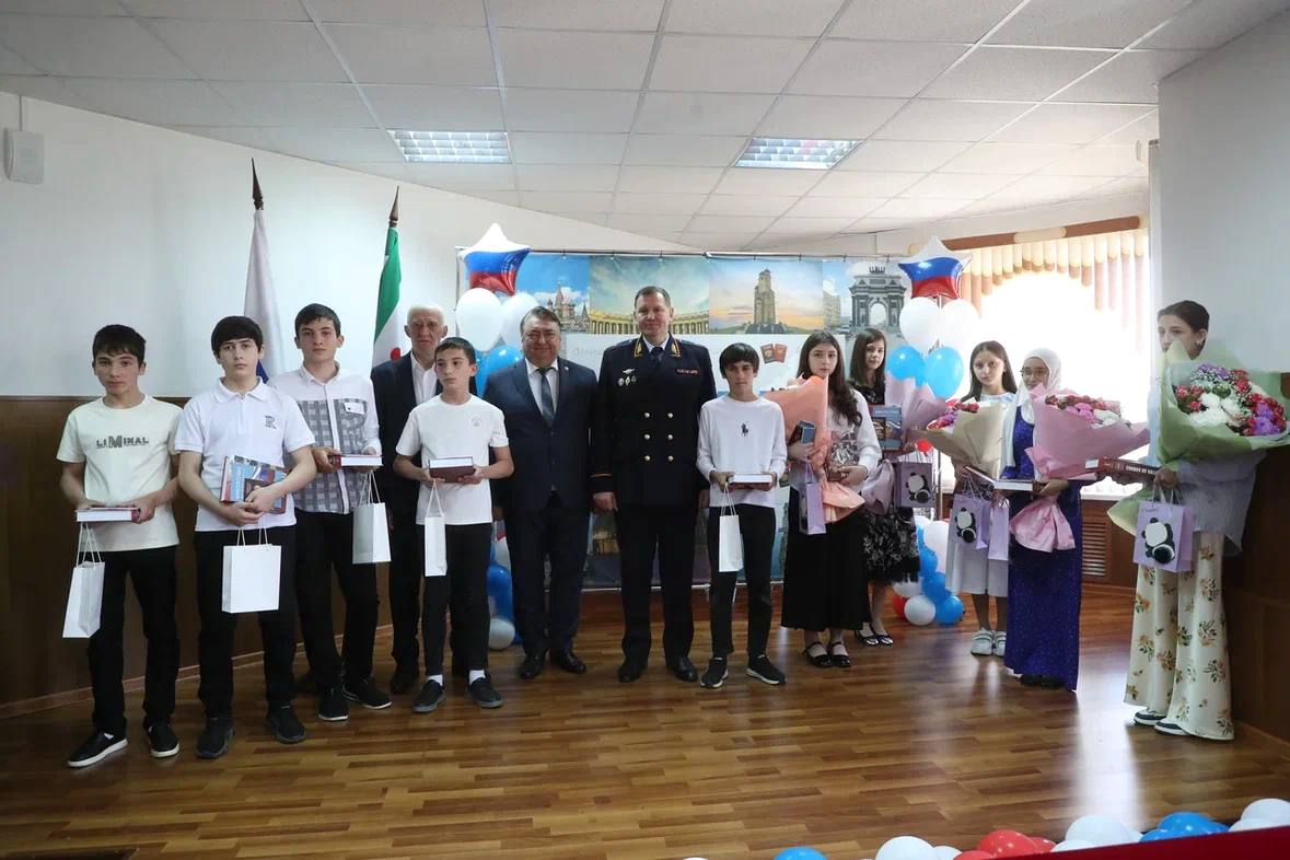 Первые паспорта ко Дню России вручили в Ингушетии юным гражданам 