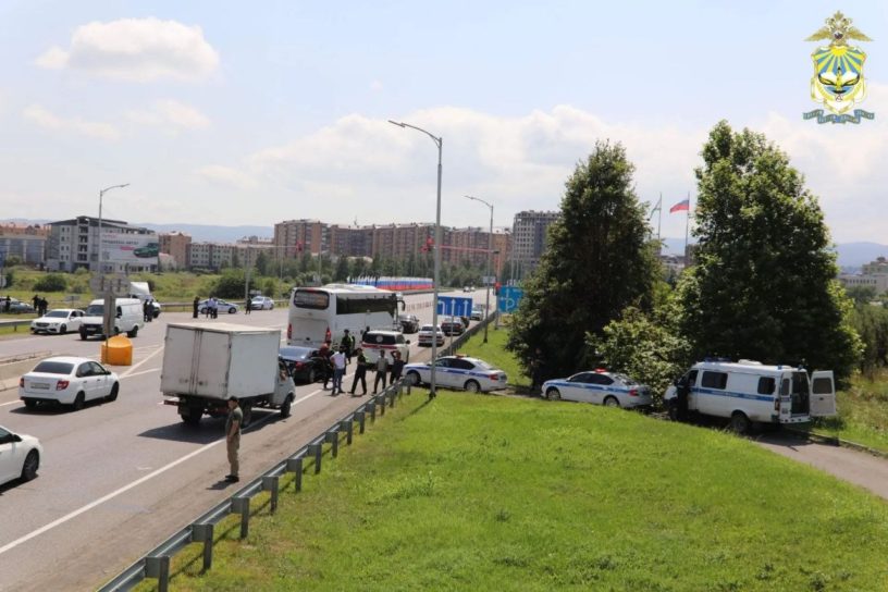 В рамках рейда в Ингушетии участника свадебного кортежа задержали за стрельбу В рамках рейда в Ингушетии участника свадебного кортежа задержали за стрельбу