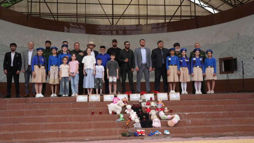 В Малгобеке почтили память детей — жертв конфликта в Донбассе В Малгобеке почтили память детей — жертв конфликта в Донбассе