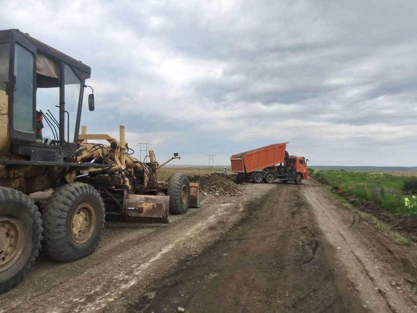 В Назрановском районе Ингушетии продолжается обновление дорожного покрытия
