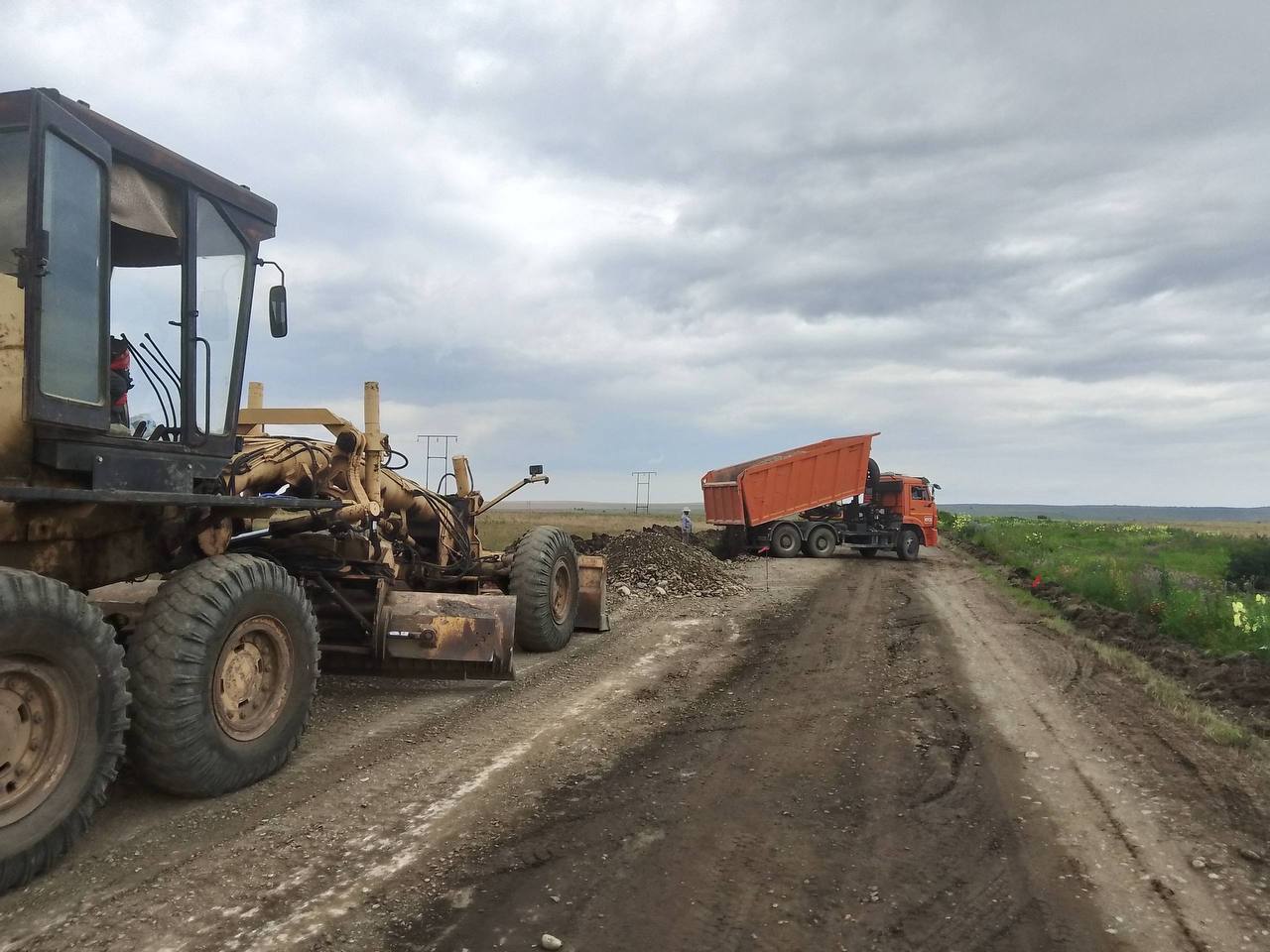 В Назрановском районе Ингушетии продолжается обновление дорожного покрытия