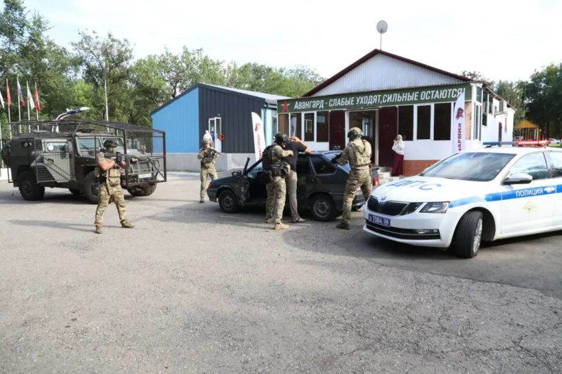 Работу криминалистов и спецназа показали детям в Ингушетии 