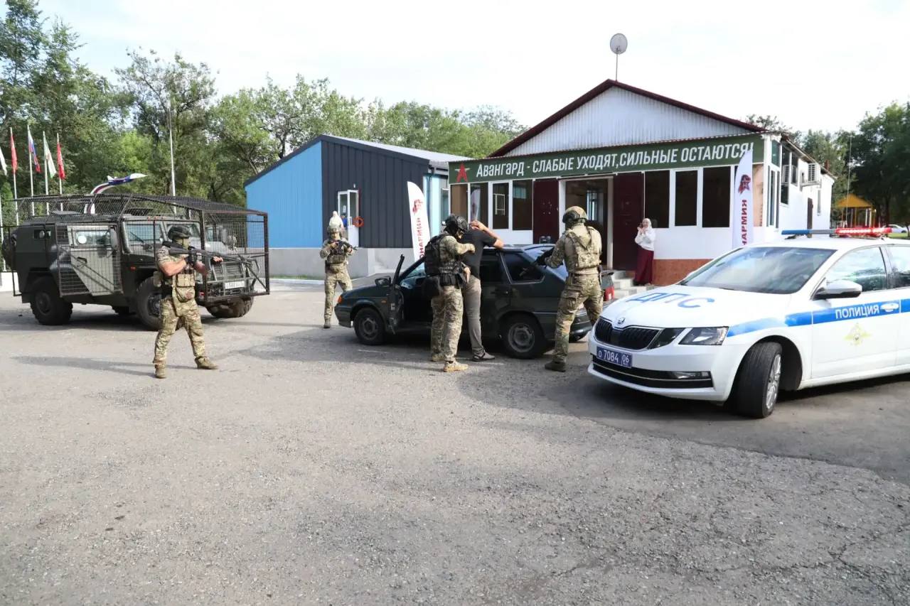 Работу криминалистов и спецназа показали детям в Ингушетии 