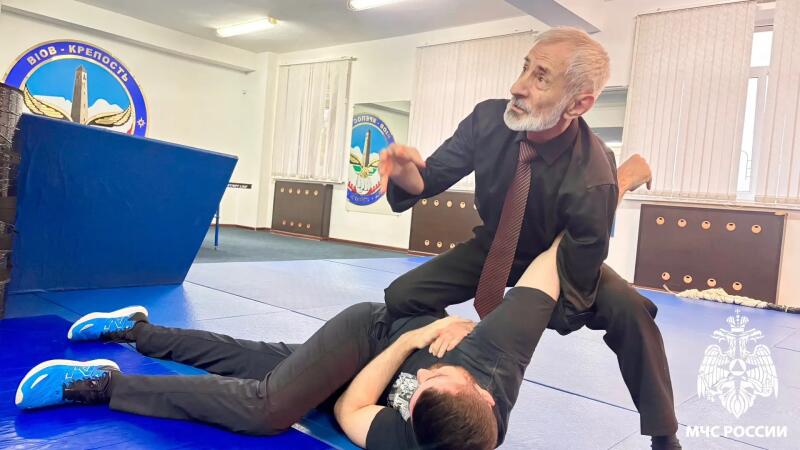 В МЧС по Ингушетии состоялась встреча с основателем единоборства «ШодСанЛат» 