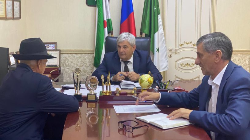 Глава Малгобекского района Ингушетии провёл очередной приём граждан Глава Малгобекского района Ингушетии провёл очередной приём граждан