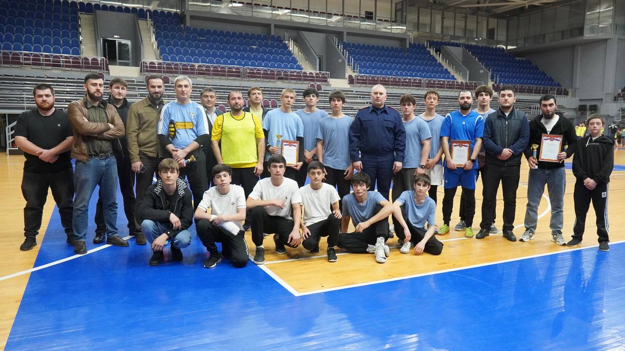 Следователи Ингушетии и кадеты сыграли в мини-футбол ко Дню народного единства 