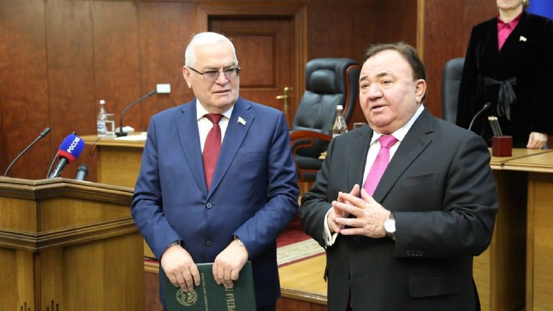 Глава Ингушетии вручил Почетную грамоту спикеру парламента VII созыва 