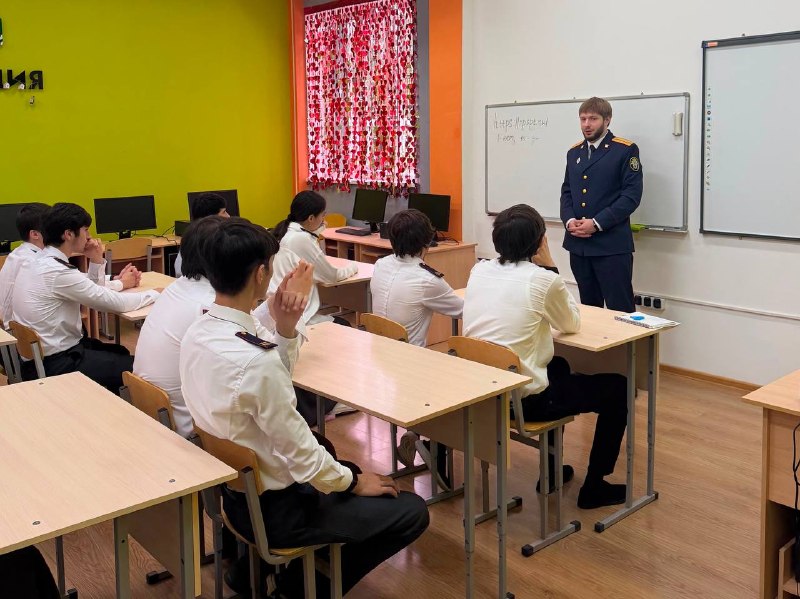 Правовой урок провел следователь для учащихся школы Малгобека Ингушетии Правовой урок провел следователь для учащихся школы Малгобека Ингушетии
